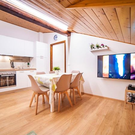Apartamento La Mansarda Di Emma Pinzolo Exterior foto