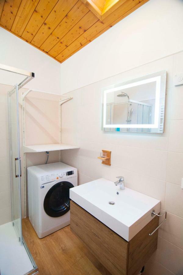 Apartamento La Mansarda Di Emma Pinzolo Exterior foto