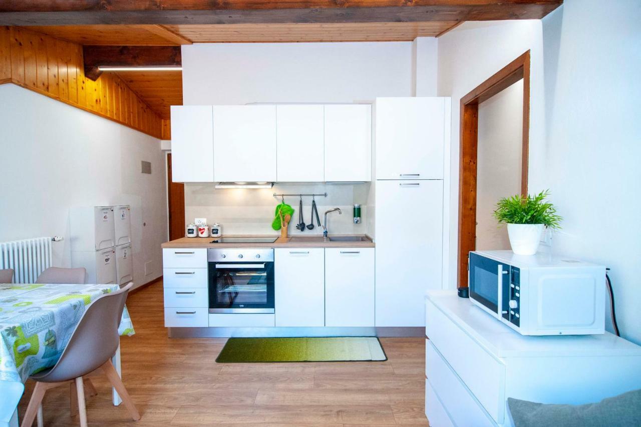 Apartamento La Mansarda Di Emma Pinzolo Exterior foto